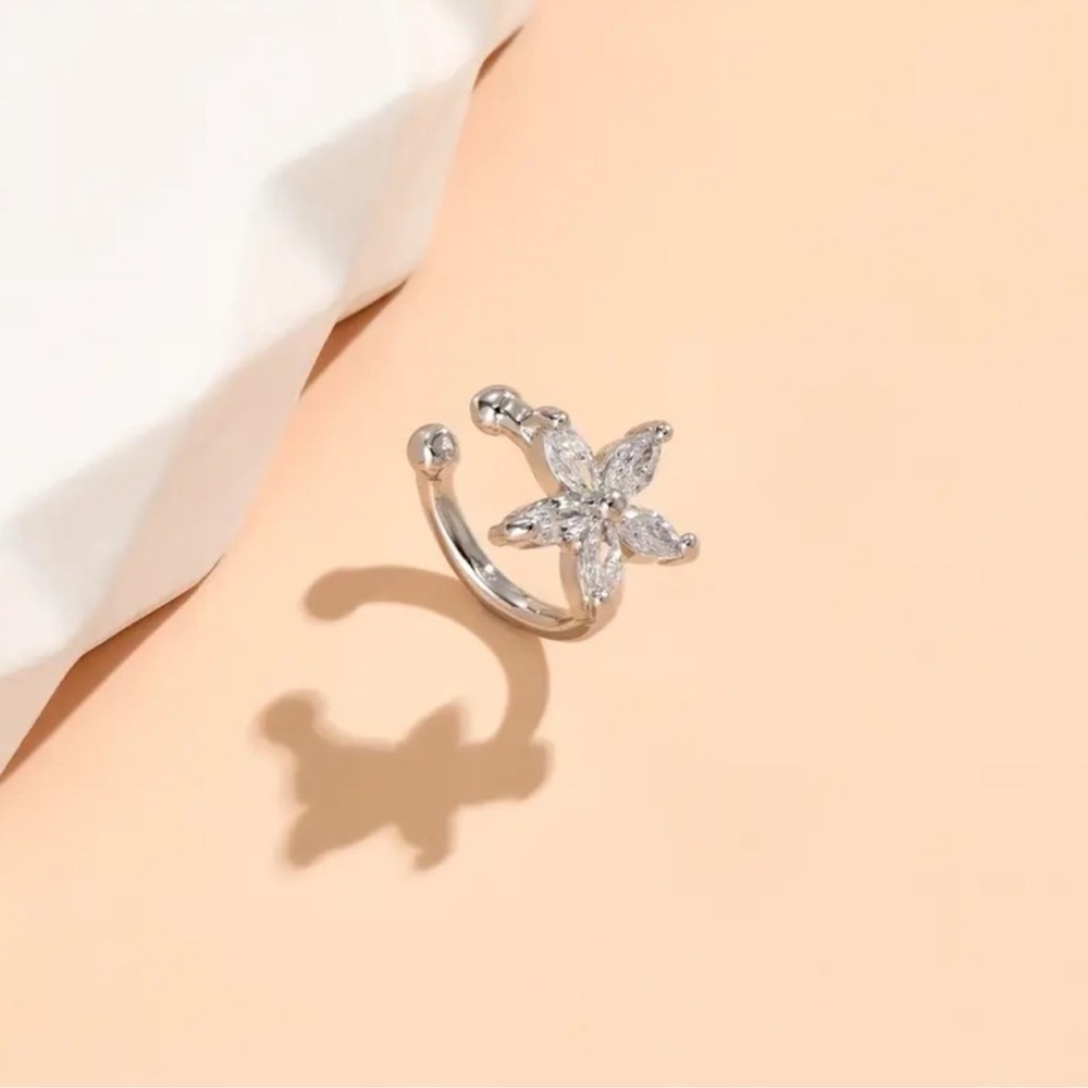 Delicate Zirconia Flower Clip-On Earring – Elegant Ear Cuff 🌸